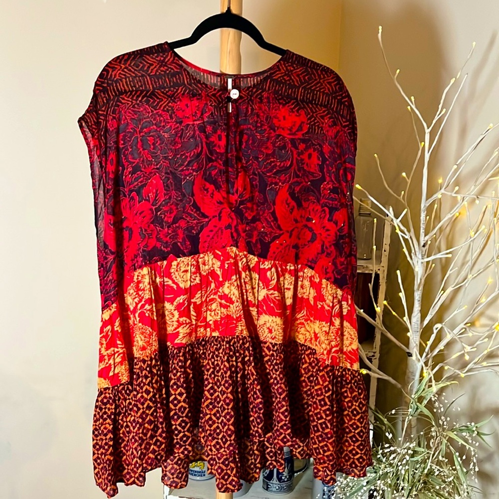 💙Free People M 100% Beautiful red/black/pink/cream/orange boho flowy tunic